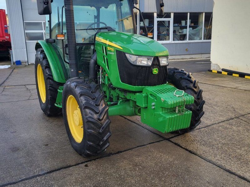 John Deere 5075E