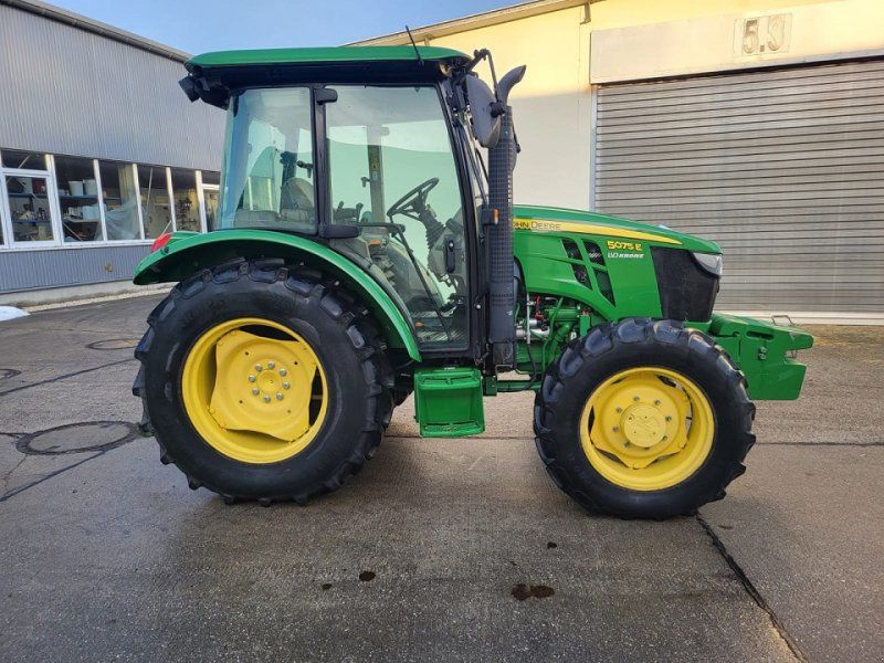 John Deere 5075E