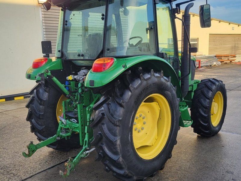 John Deere 5075E