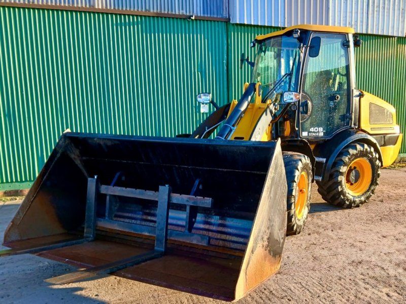 JCB 409 AGRI + Geräte