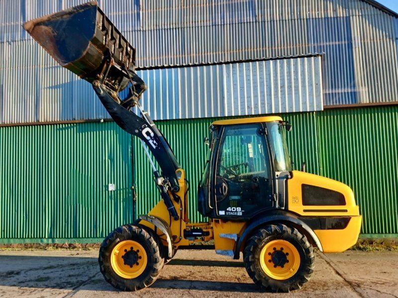 JCB 409 AGRI + Geräte