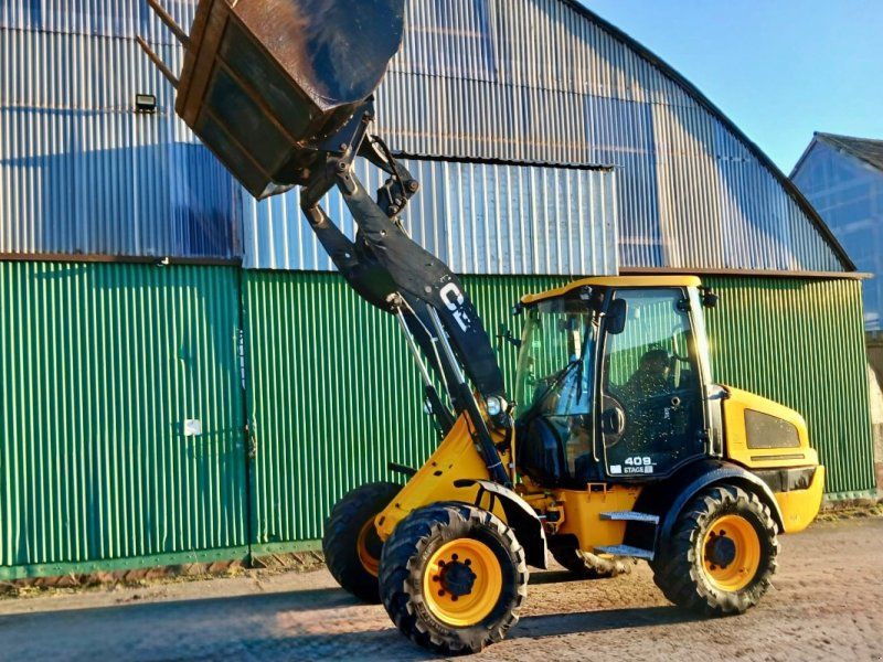 JCB 409 AGRI + Geräte