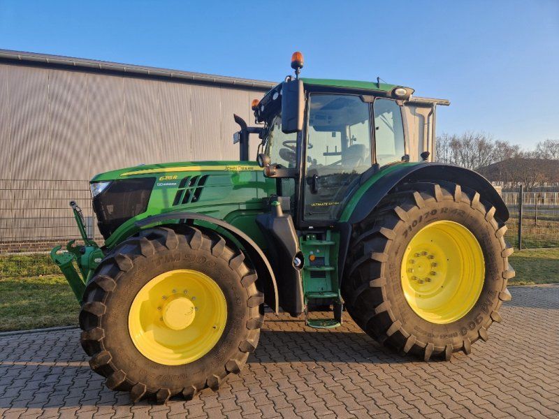 John Deere 6215R