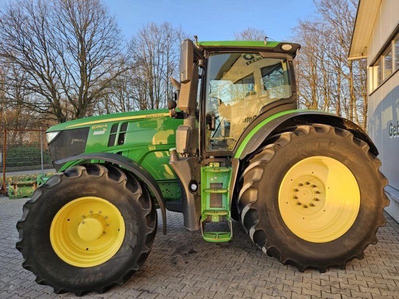 John Deere 6250R