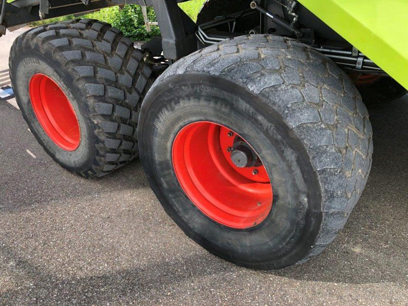 Claas Quadrant 3400