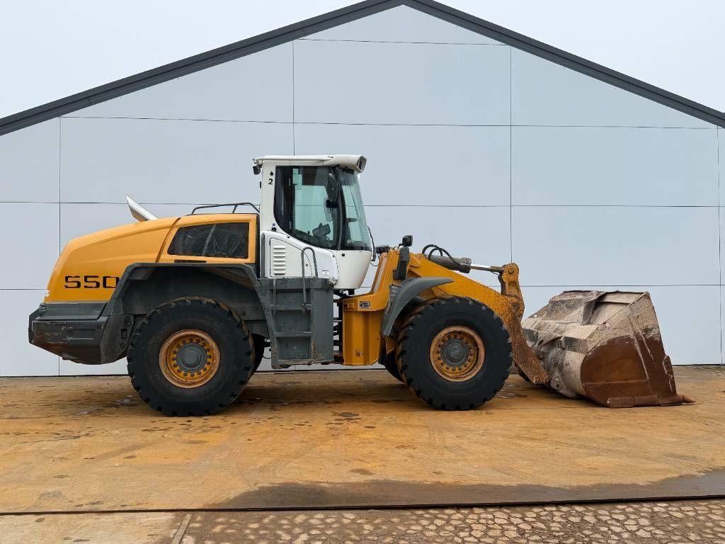 Liebherr L550 - Automatic Greasing / Good Tyres!
