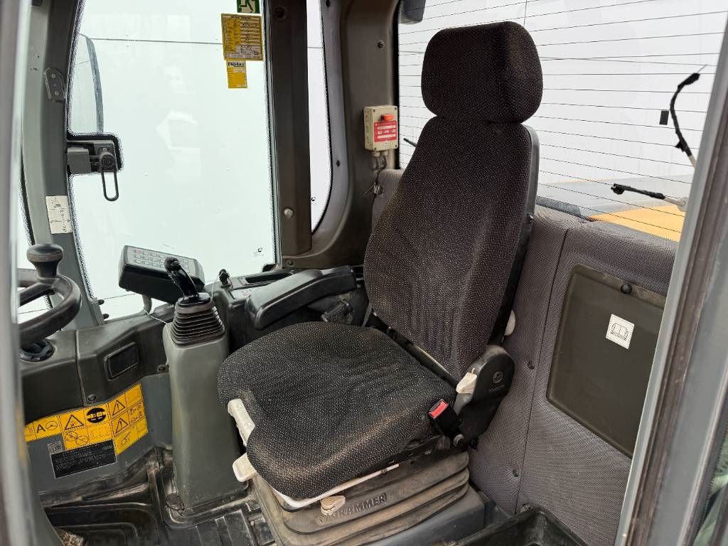 Liebherr L550 - Automatic Greasing / Good Tyres!