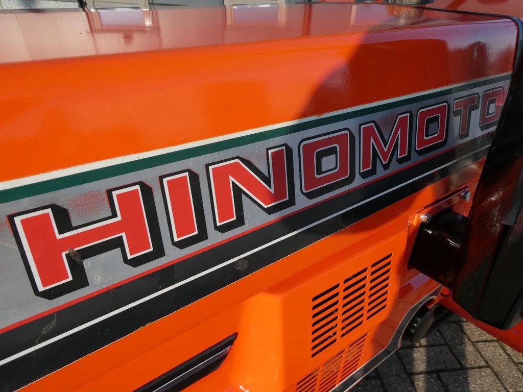 Hinomoto E1804 4wd / 1300 Draaiuren / Miditrekker