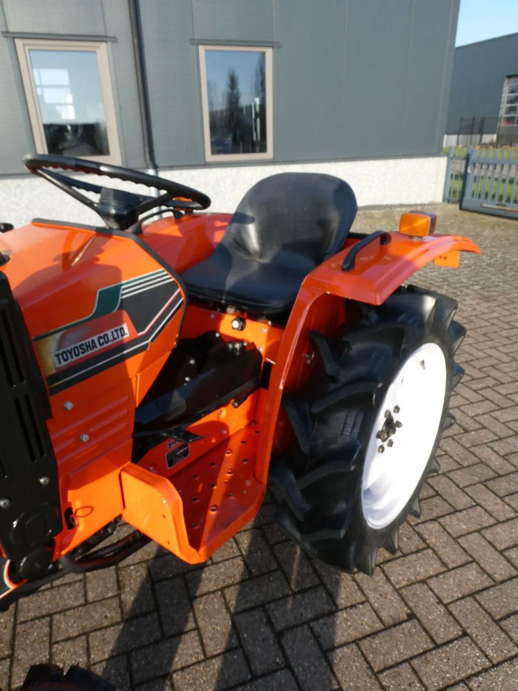 Hinomoto E1804 4wd / 1300 Draaiuren / Miditrekker