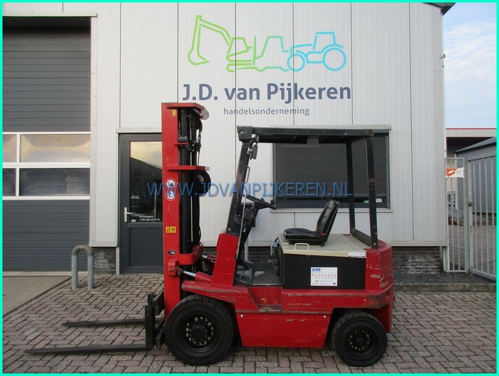 NYK FB25PN 2.5t elektro triplex5.6m+sideshift+accu72%