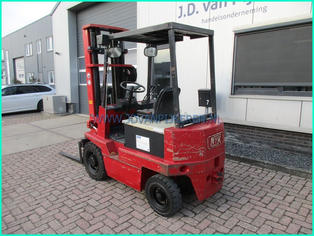 NYK FB25PN 2.5t elektro triplex5.6m+sideshift+accu72%