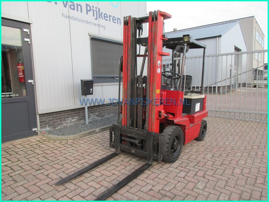 NYK FB25PN 2.5t elektro triplex5.6m+sideshift+accu72%