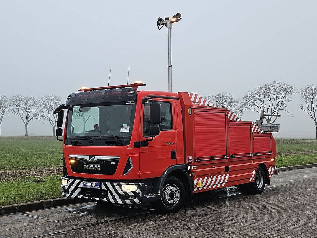 M.A.N. 8.220 TGL 8.8t bottie lift 8t