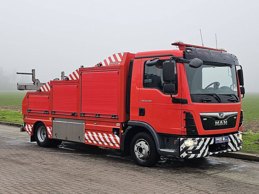 M.A.N. 8.220 TGL 8.8t bottie lift 8t