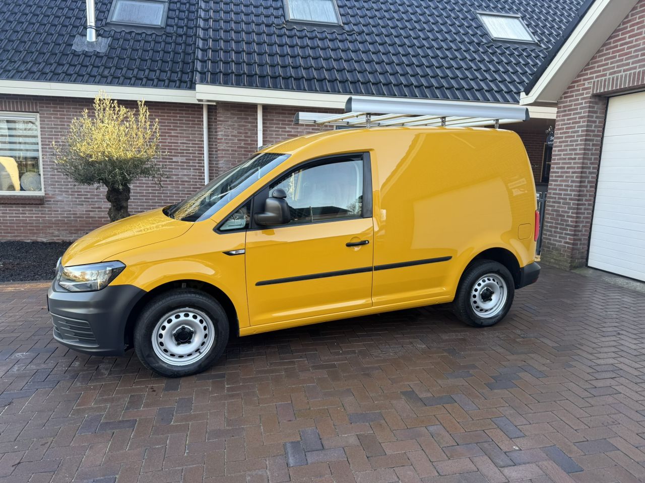 Volkswagen Caddy 2.0 tdi imperial, trekhaak, inrichting.