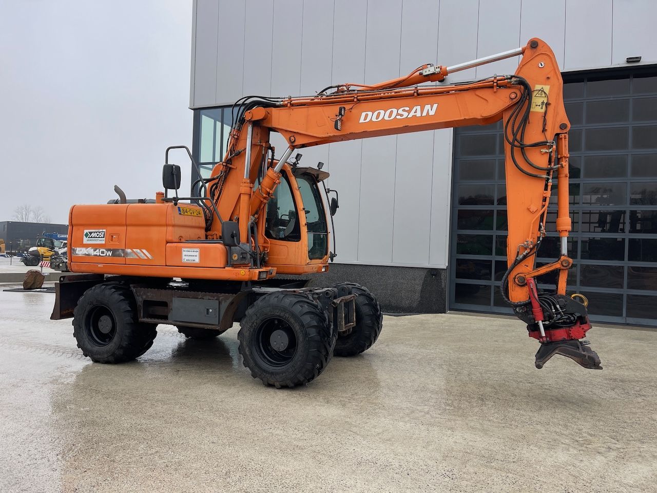 Doosan DX140W