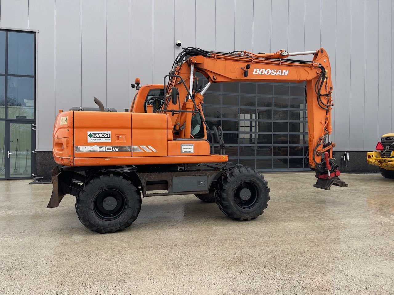 Doosan DX140W