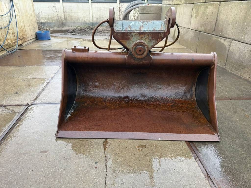 CW30 tiltbucket / kantelbak / Schwenklöffel 180cm