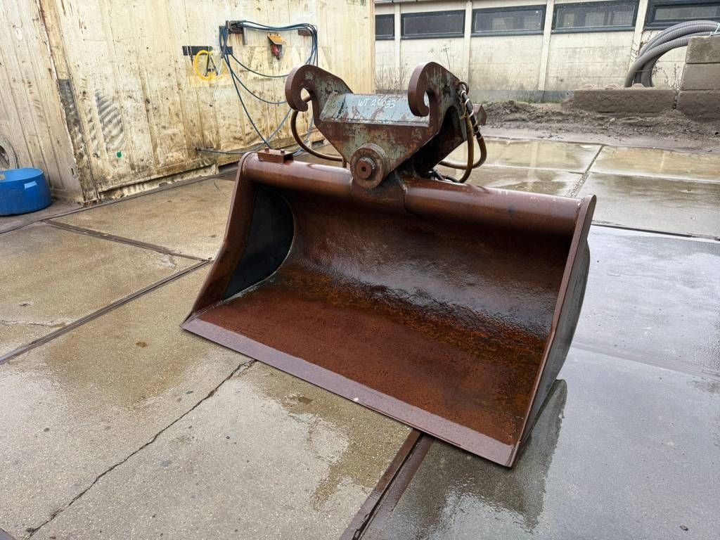 CW30 tiltbucket / kantelbak / Schwenklöffel 180cm