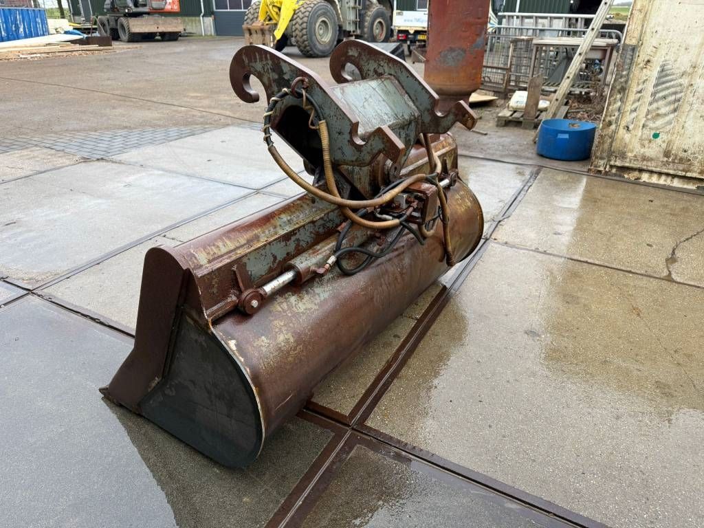 CW30 tiltbucket / kantelbak / Schwenklöffel 180cm