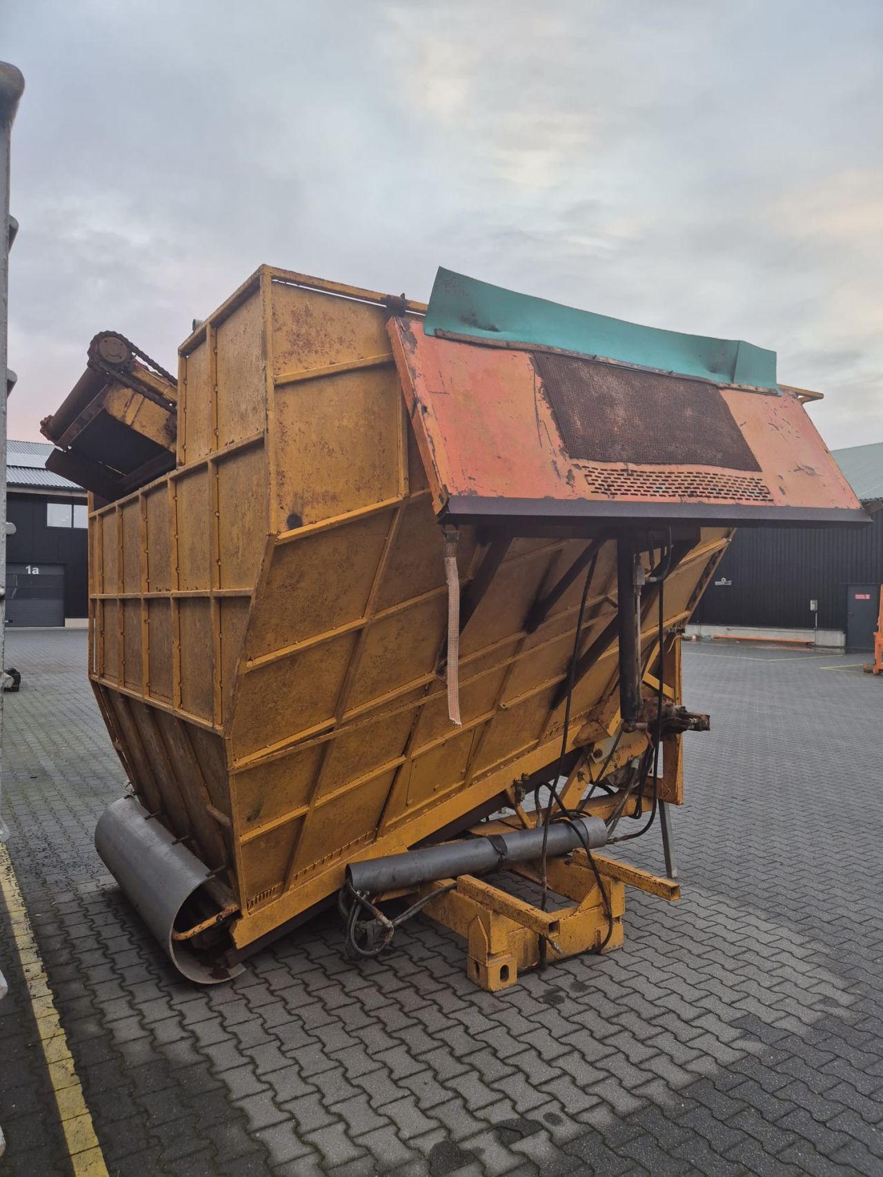Transfer bunker (self-built) Vredo VT3936, VT4546, VT4556