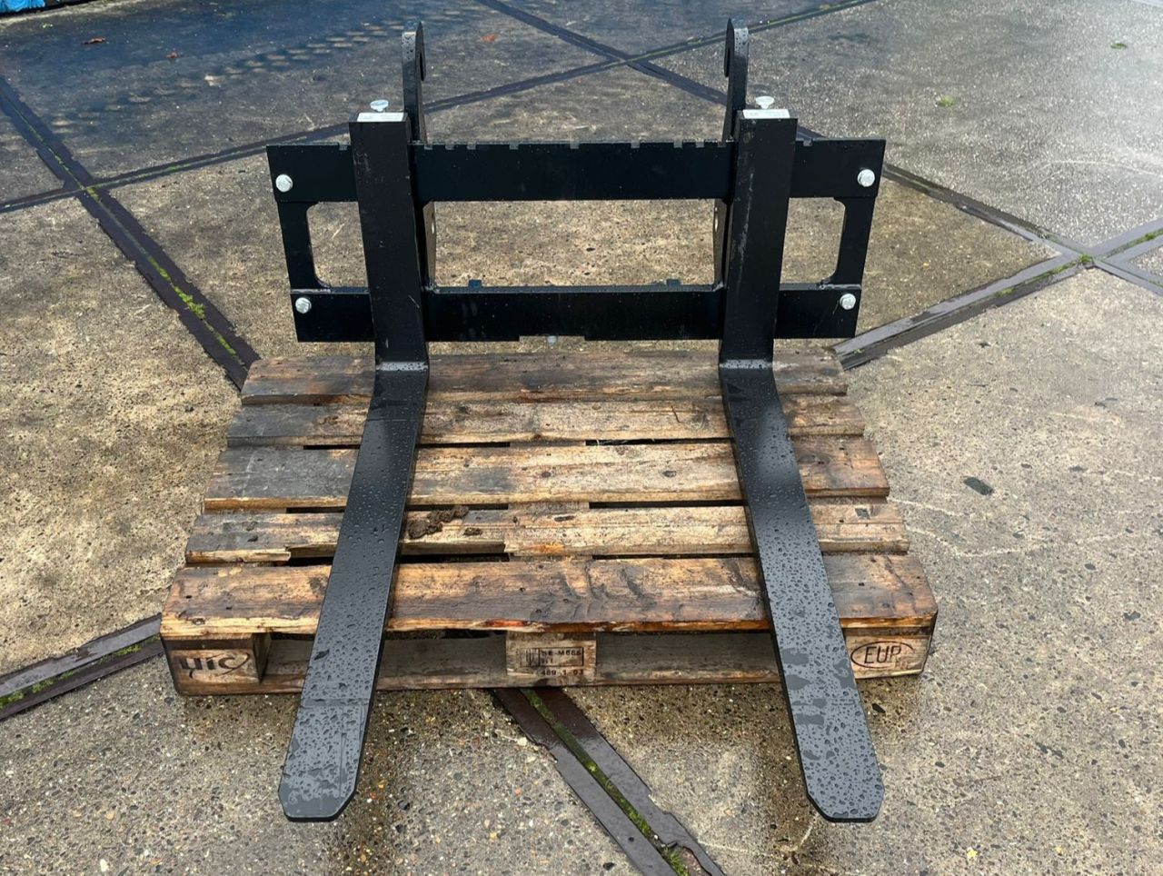 JCB Palletvorken 100x40x1070 met Giant aansluiting