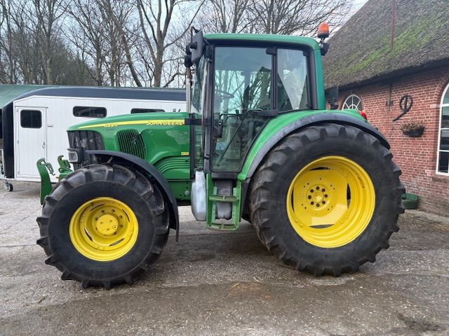 John deere 6220