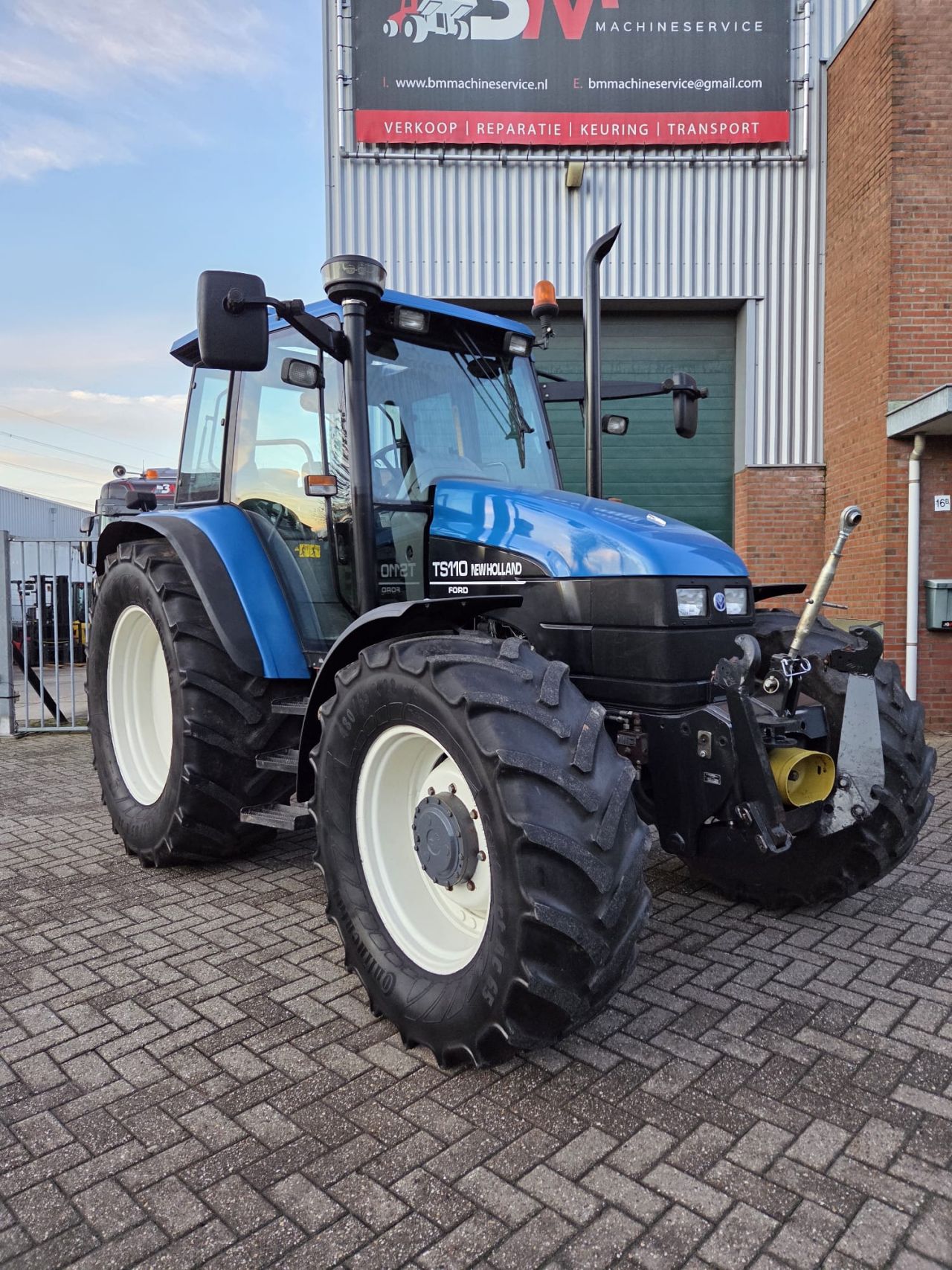NEW HOLLAND TS110 TREKKER MET FRONTHEF SAUTER EN PTO