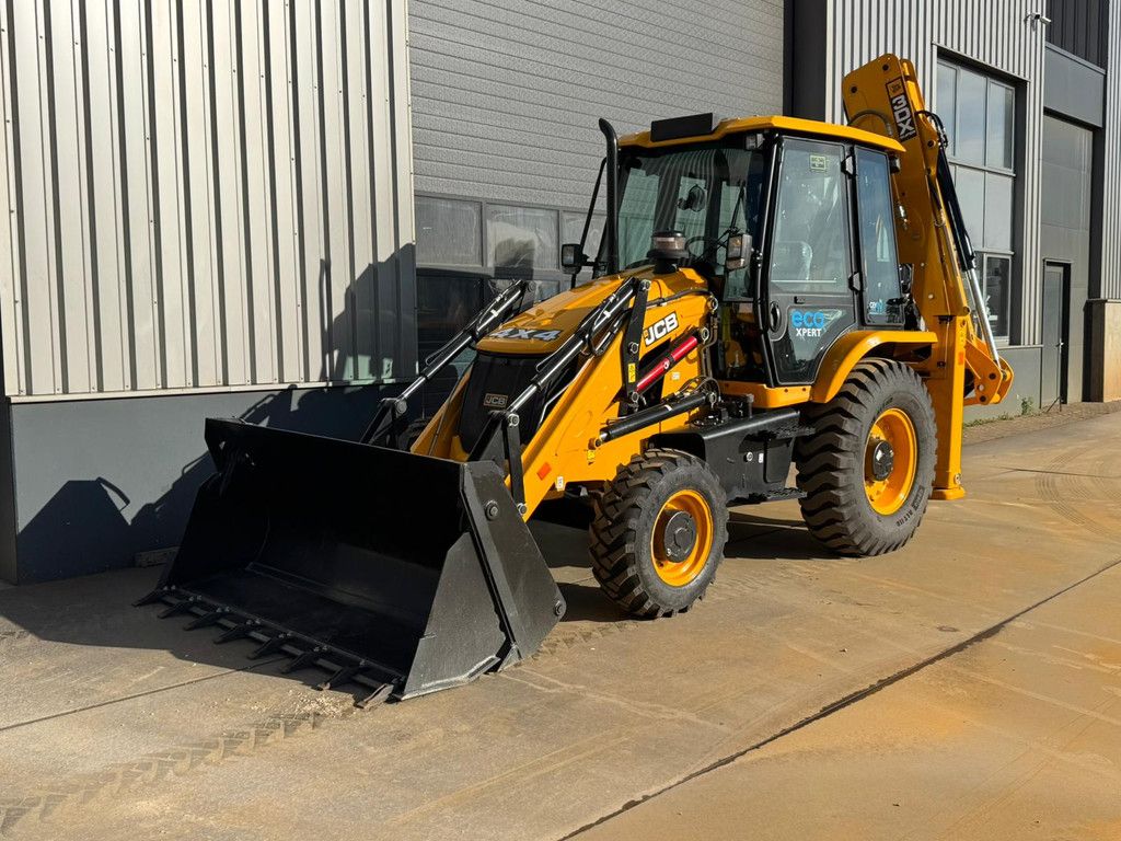 JCB 3DX 4x4 Super with extendable boom