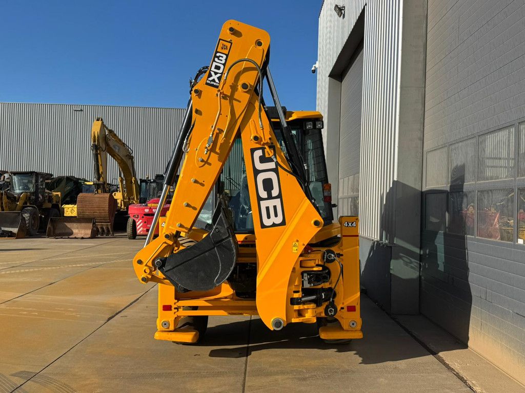 JCB 3DX 4x4 Super with extendable boom