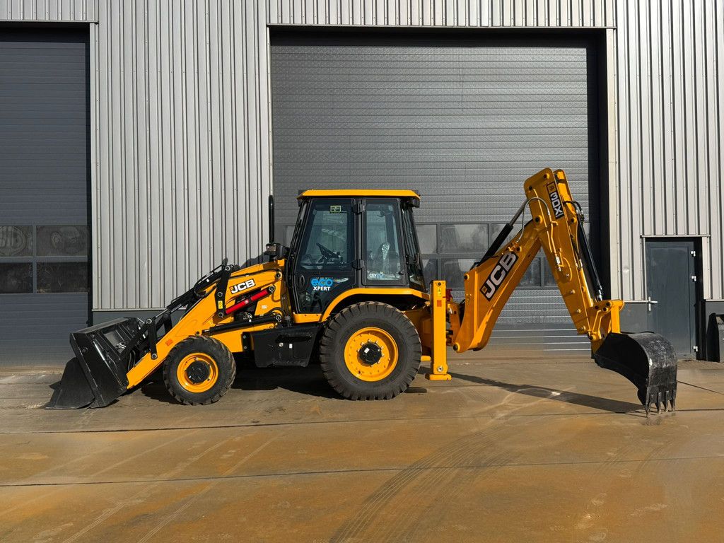 JCB 3DX 4x4 Super with extendable boom