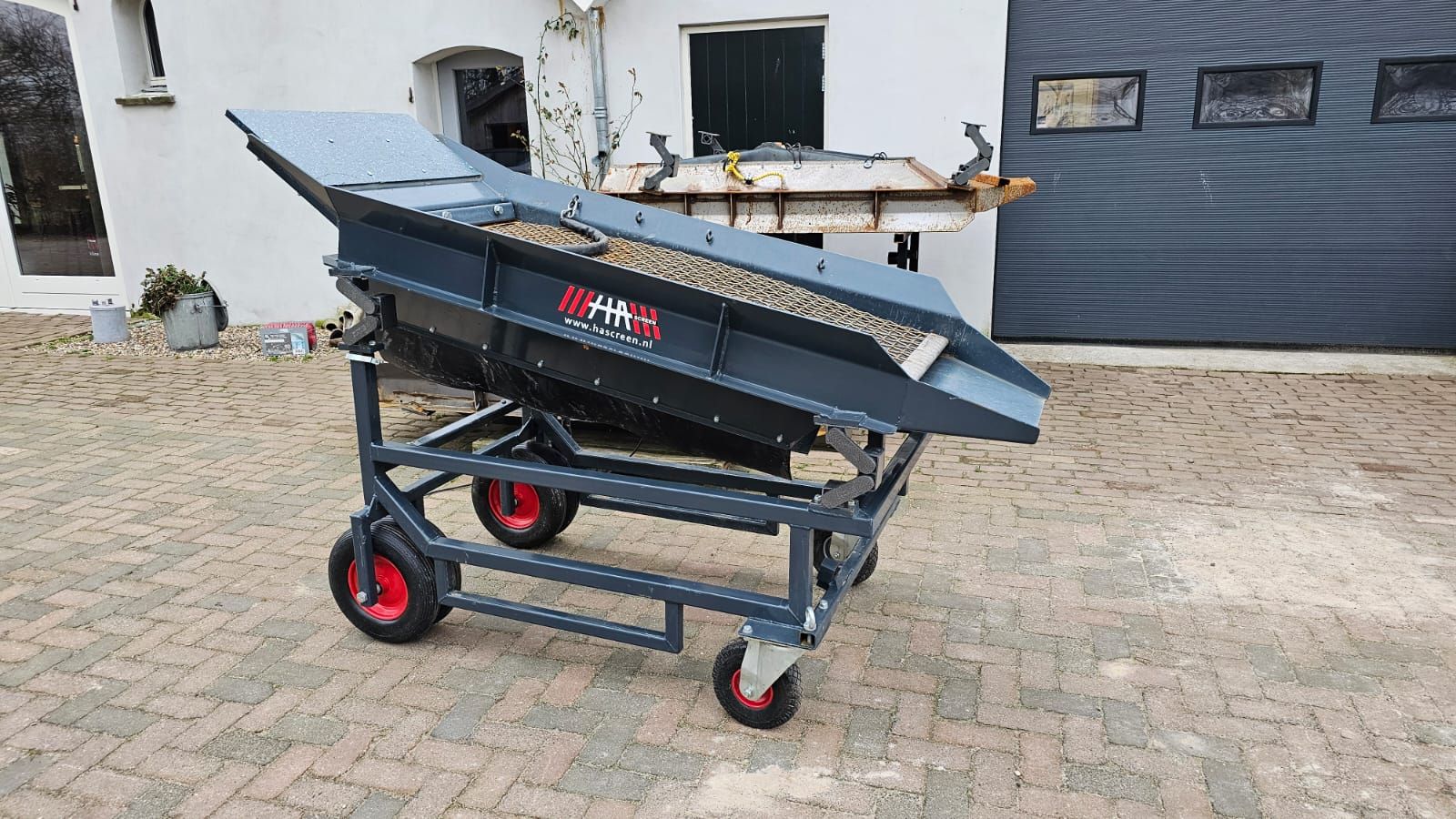HASCREEN Mobiele trilzeef bouwjaar Feb. 2024. 230 volt