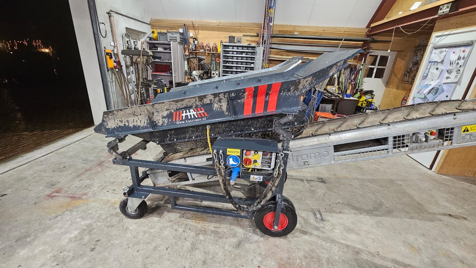 HASCREEN Mobiele trilzeef bouwjaar Feb. 2024. 230 volt