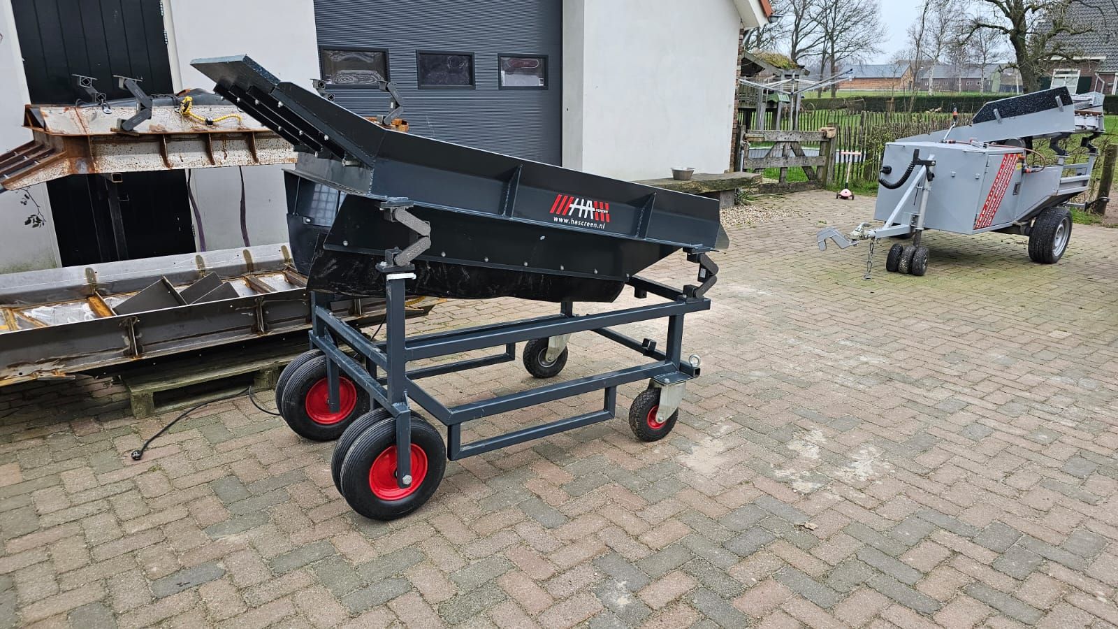 HASCREEN Mobiele trilzeef bouwjaar Feb. 2024. 230 volt