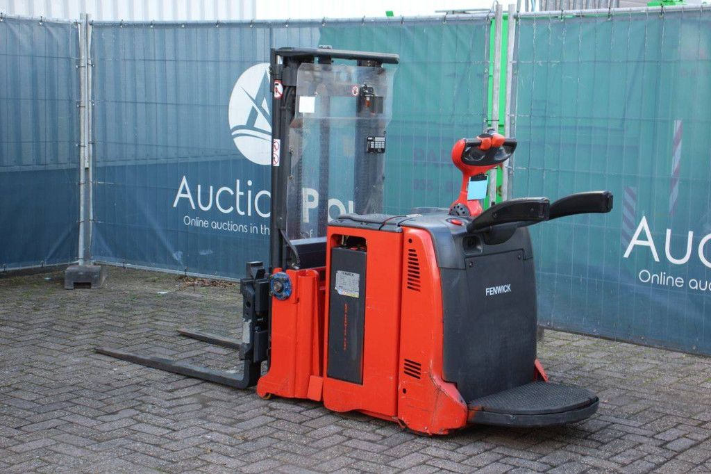 Stacker Linde L07ACAP Electric 700kg 2.46m 2012