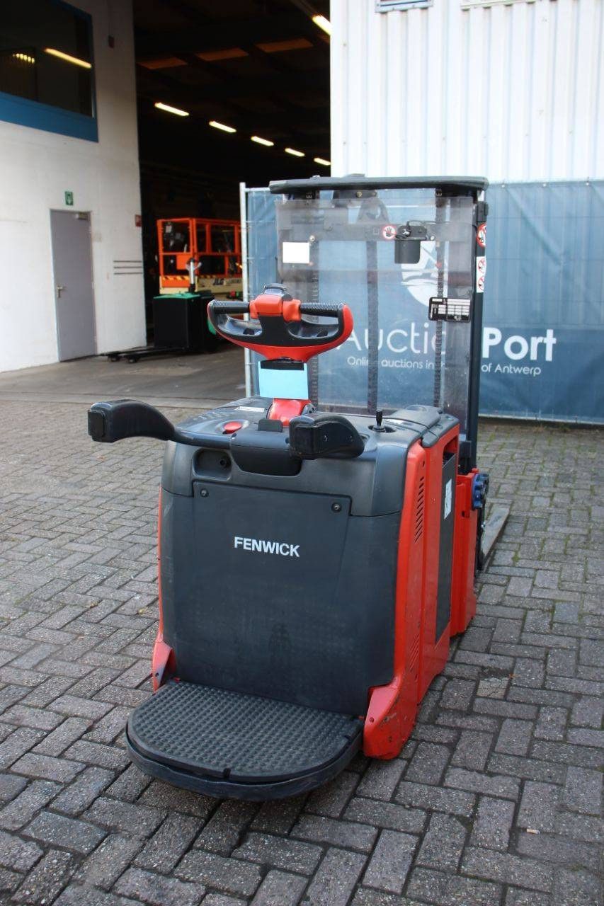 Stacker Linde L07ACAP Electric 700kg 2.46m 2012