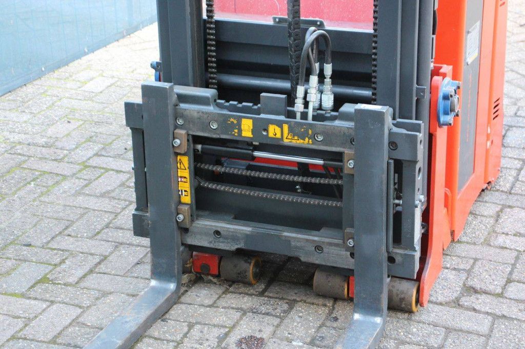 Stacker Linde L07ACAP Electric 700kg 2.46m 2012