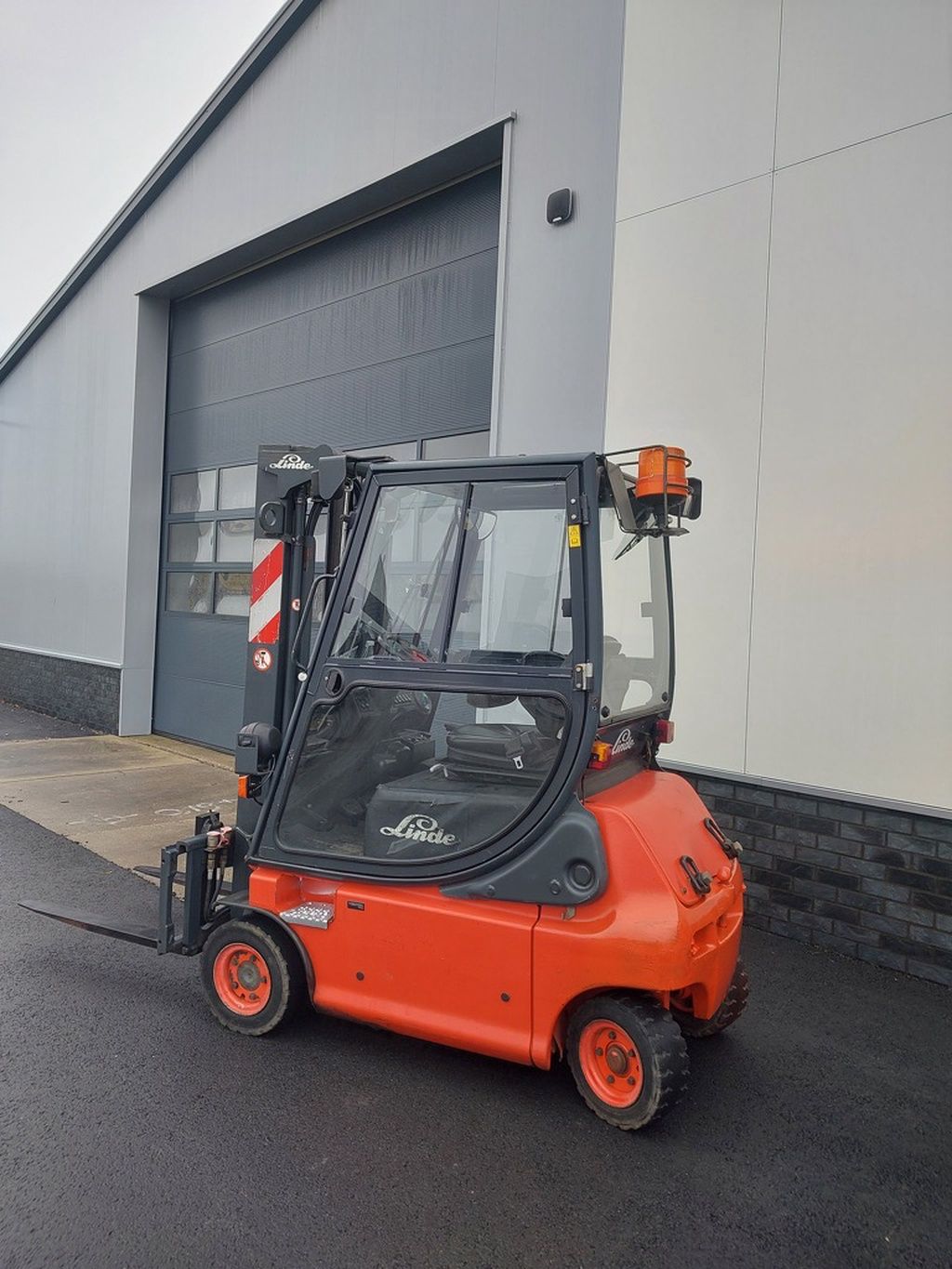 Linde E16 met cabine