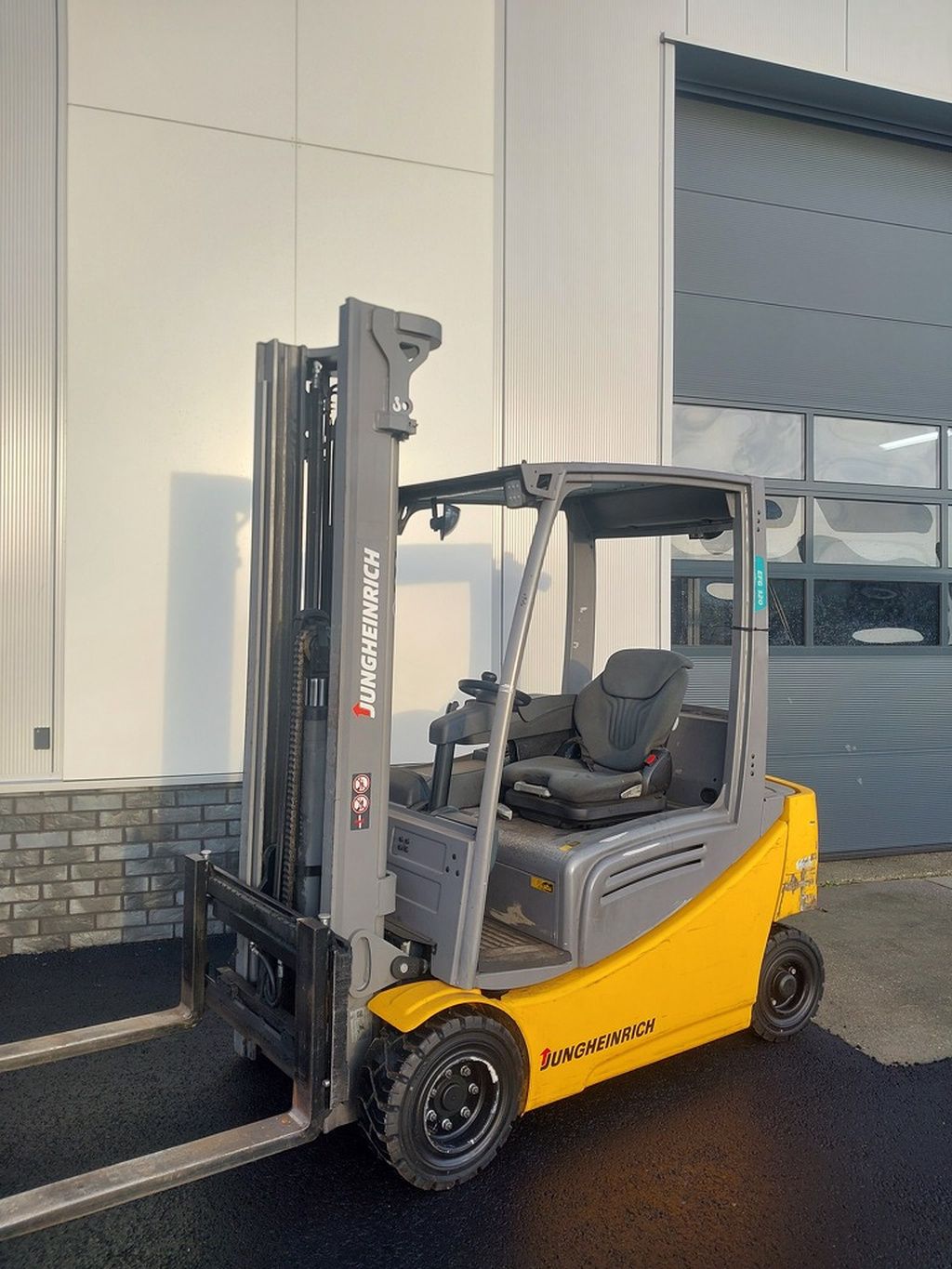 Jungheinrich EFG320