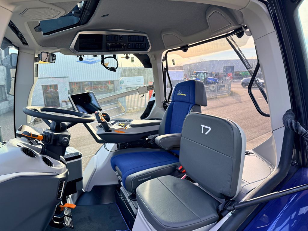 New Holland T7.245AC New Gen Blue Power