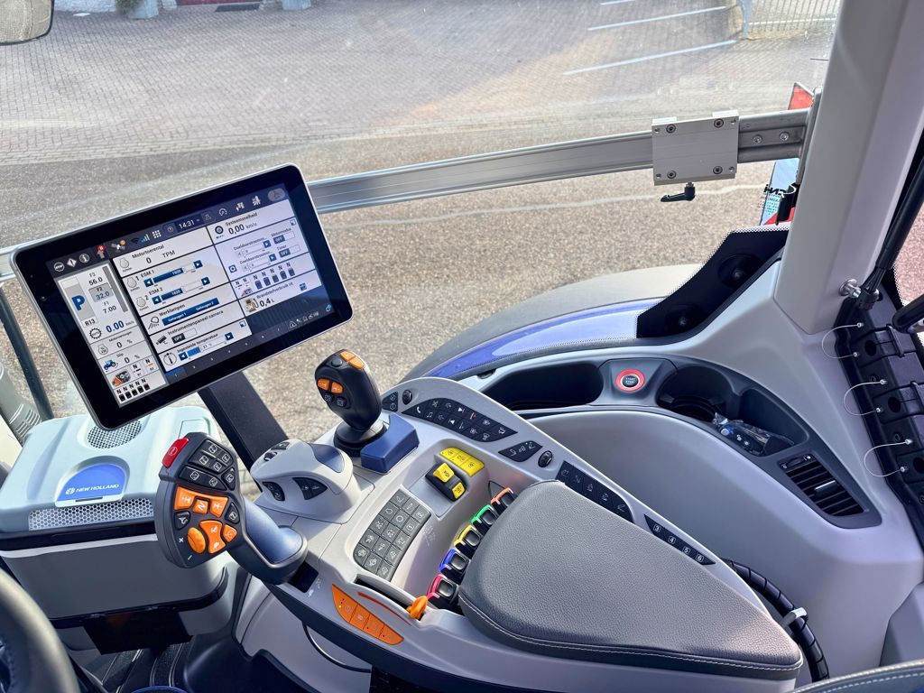 New Holland T7.245AC New Gen Blue Power