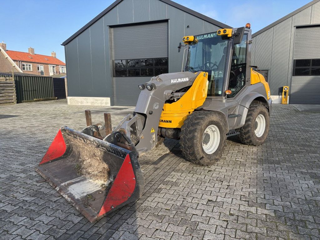 Ahlmann AZ95 met Bak en Lepels.