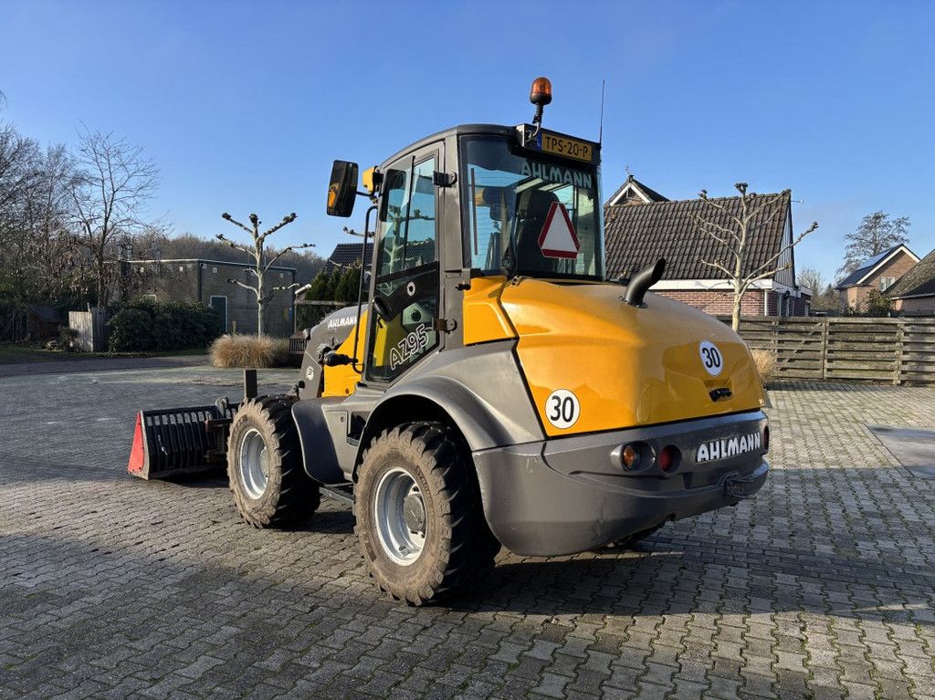 Ahlmann AZ95 met Bak en Lepels.