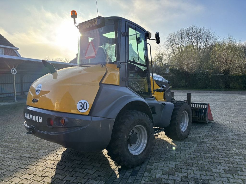 Ahlmann AZ95 met Bak en Lepels.