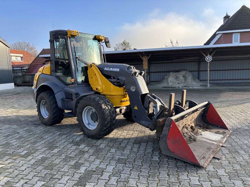 Ahlmann AZ95 met Bak en Lepels.