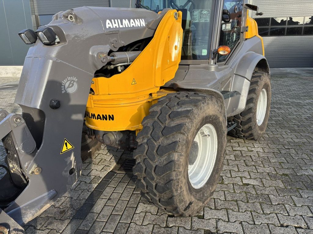 Ahlmann AZ95 met Bak en Lepels.