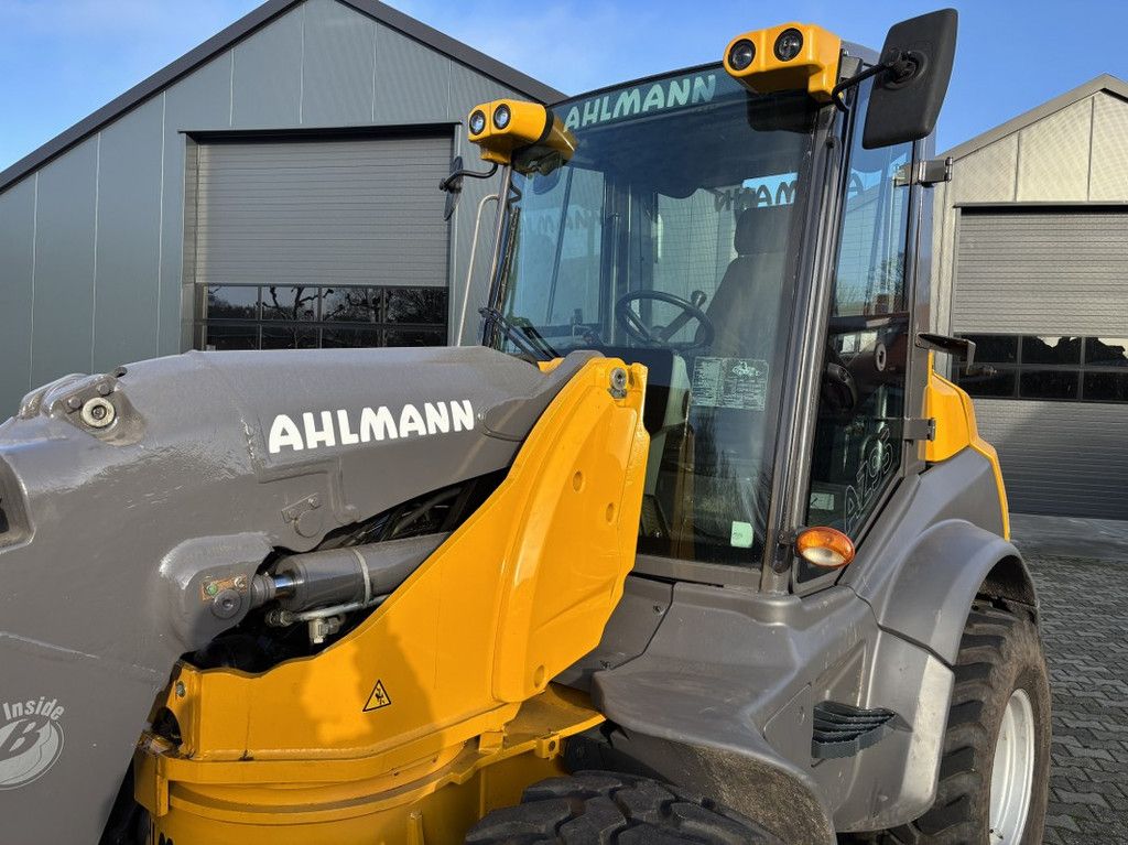 Ahlmann AZ95 met Bak en Lepels.