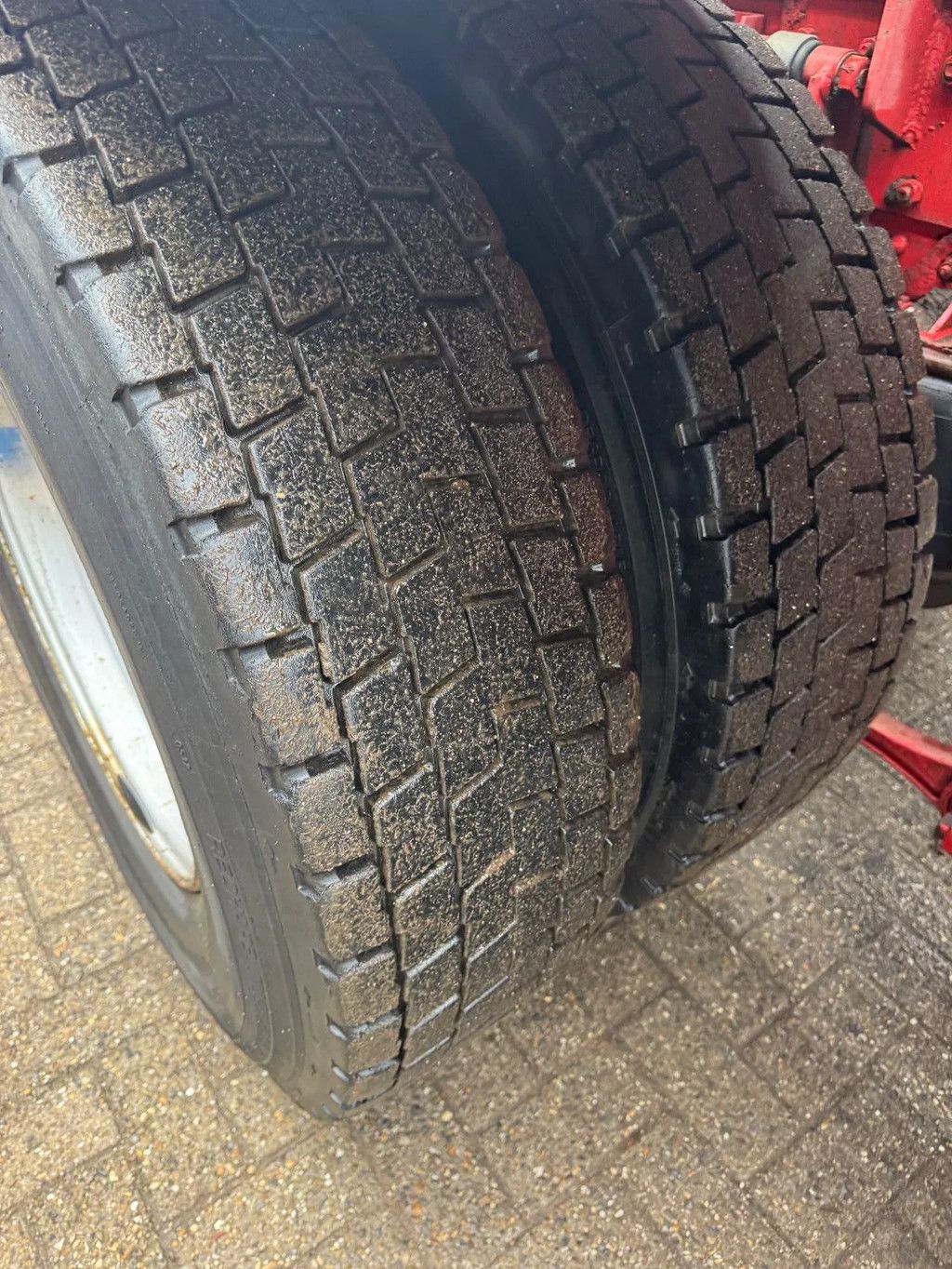 DAF 85.430 **EURO3-BELGIAN TRUCK-MANUAL GEARBOX**