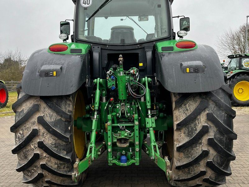 John Deere 6210R