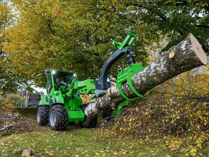 At Holzgreifer HD mit hydraulischem Rotator